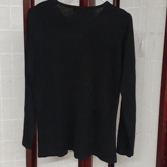 NWOT beautiful red rose sweater 🥀 - Picture 6 of 7